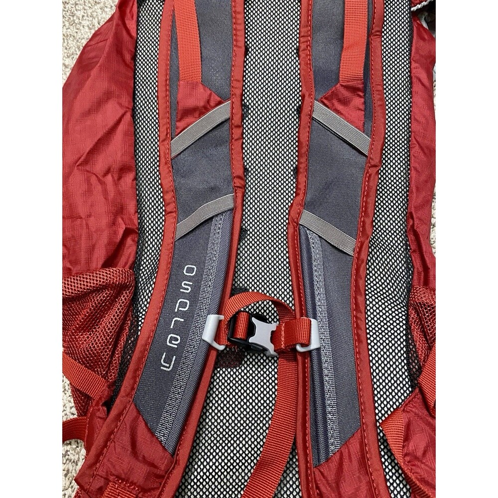 osprey trip 20 backpack, 20 Liter One Size Real Red New With Tags H2O - Picture 6 of 6